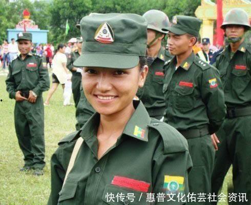 台湾女兵吃瓜图片大全,趣味横生的军营生活剪影