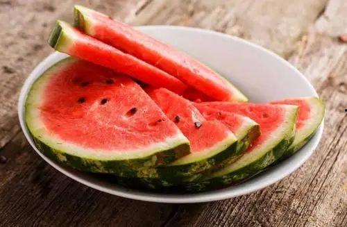 天津城职吃瓜,一场“吃瓜”事件背后的校园生活百态