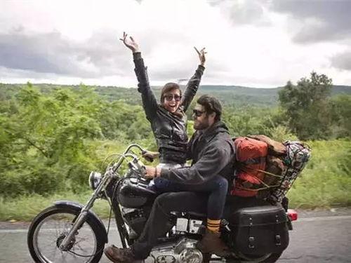 吃瓜摩托瓜情侣最新,甜蜜互动，甜蜜瞬间