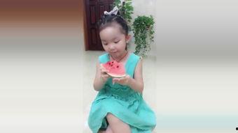 程婷婷跳舞吃瓜,展现多面魅力