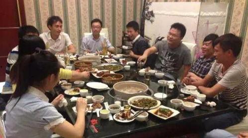 同事聚餐吃瓜视频,吃瓜视频曝光幕后趣事